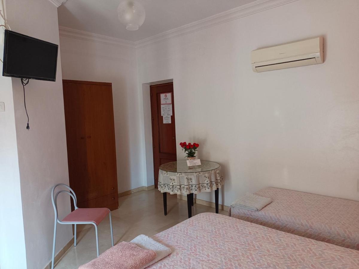 Pension Larra Mairena De Alcor Exterior foto