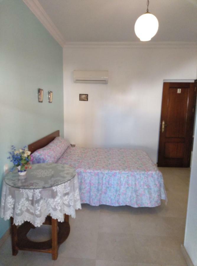 Pension Larra Mairena De Alcor Exterior foto