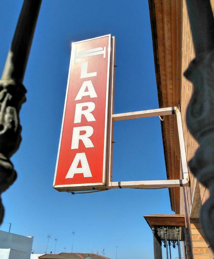 Pension Larra Mairena De Alcor Exterior foto